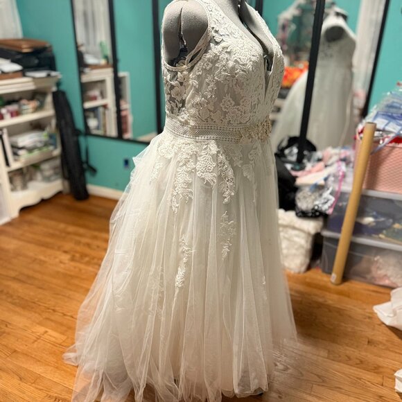 Oleg Cassini Dresses & Skirts - Embroidered V-Neck Wedding Dress with Tulle Skirt